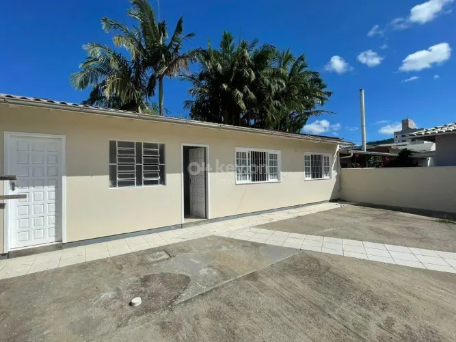 Casa para aluguel, 1 quarto, 1 vaga, Humaitá de Cima - Tubarão/SC
