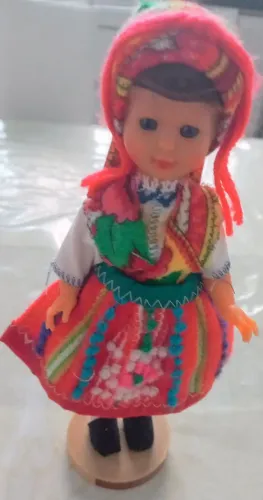 Uma boneca Minho Portugal com 22cm nova