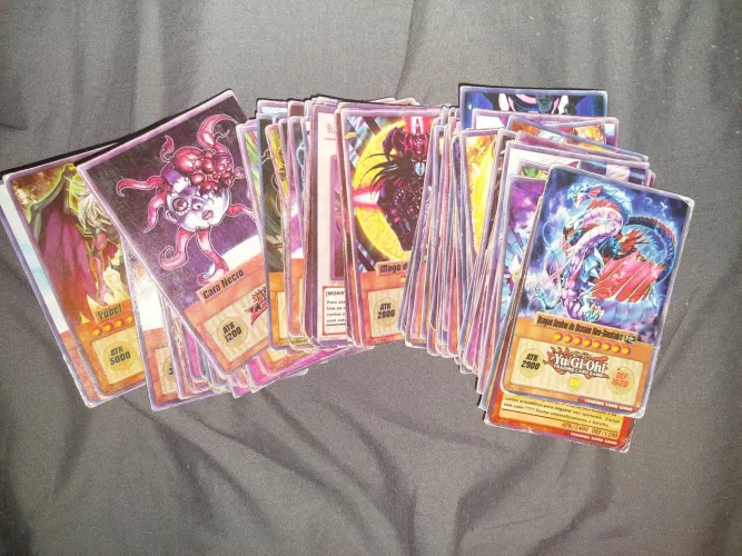 Vende-se 118 cartas do Yugi-oh