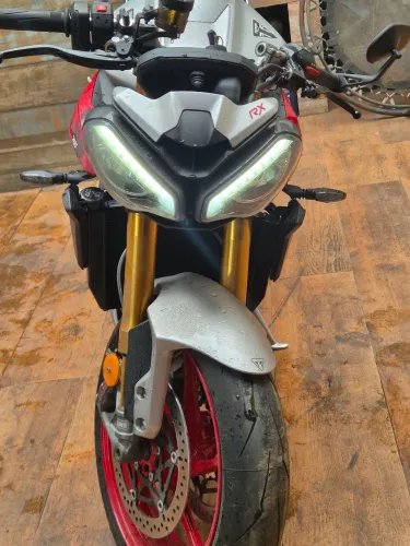 Street triple 765 RX - zero nunca usada da loja para casa