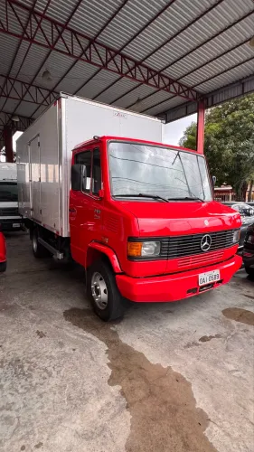 Mercedes Benz 710 Plus extra pronto para o trabalho 