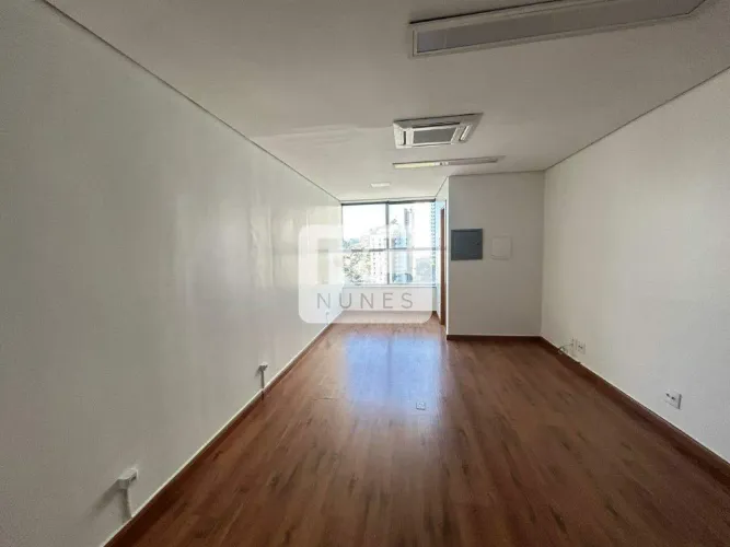 Sala com área de 25m², 01 banheiro no Bairro Belvedere, Belo Horizonte/MG.