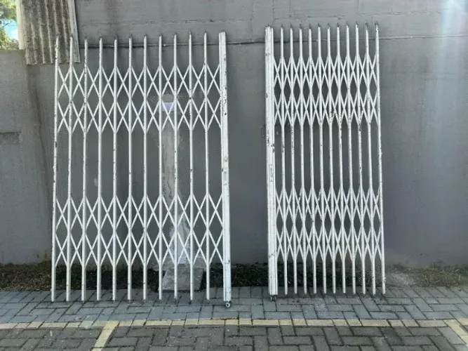 Porta Pantográfica de Ferro Reforçada - 3,18m x 2,33m
