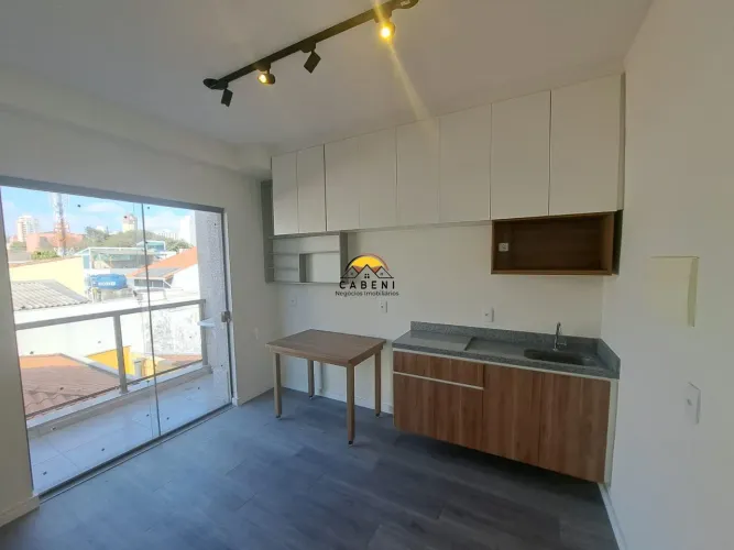Apartamento semi mobiliado com 1 suíte para locação com 35 metros, varanda, Vila Clementin