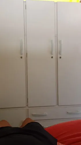 Anúncio de um guarda roupa