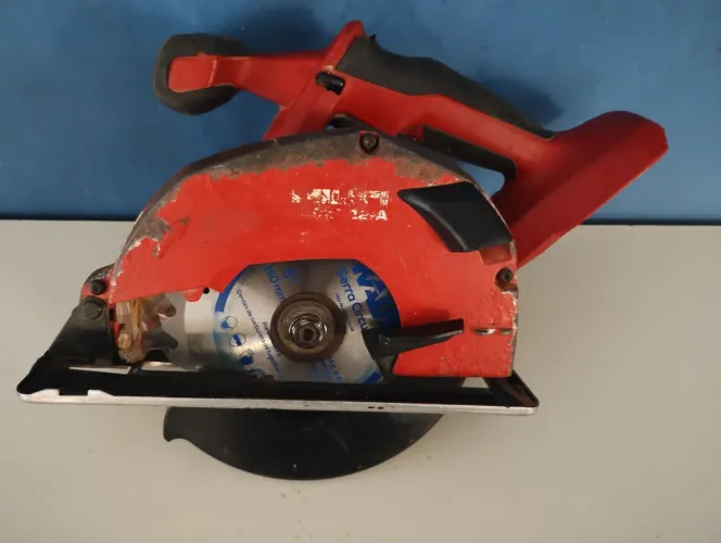Serra circular manual a bateria Hilti 