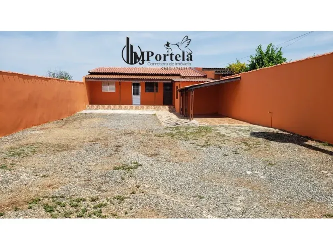 Casa para venda tem 289 metros quadrados com 1 quarto em George Oettrer - Iperó - SP