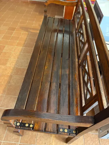 Conjunto de bancos de madeira