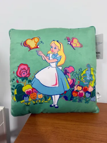Almofada Epcot Alice no País das Maravilhas, novo e importado disney