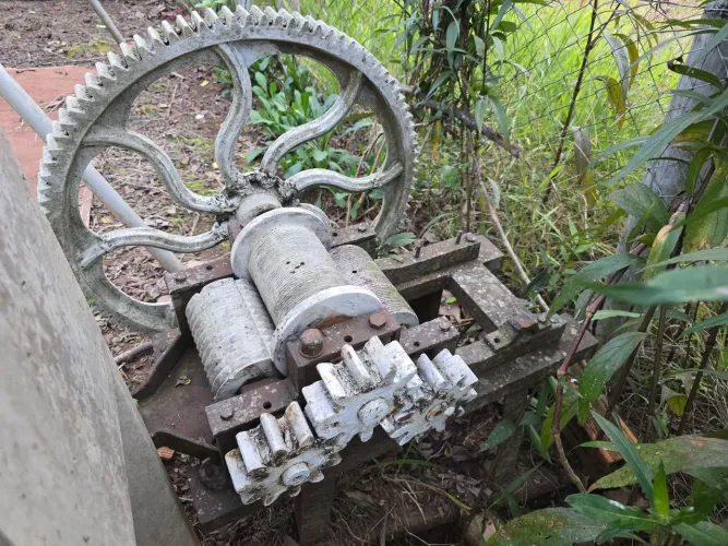 Engenho Moedor de Cana Antigo Relíquia