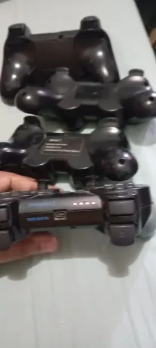 Lote de Controles de Ps3, 3 paralelos funcionando (cabo) e 1 original (parece) deu sinal