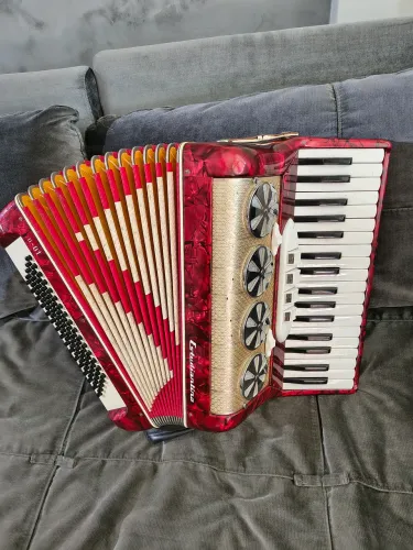 Acordeon 80 baixos impecavel