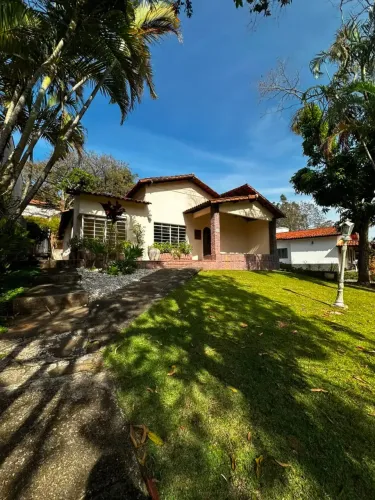Casa térrea de 600 m² com 4 quartos, piscinas e lazer completo em Condominio Vertentes - S