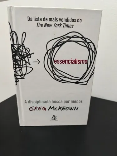 Livro de capa dura: Essencialismo - A Disciplinada Busca por Menos