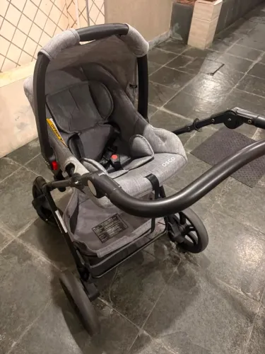 Carrinho de Bebê Cosco Poppy + Bebê Conforto