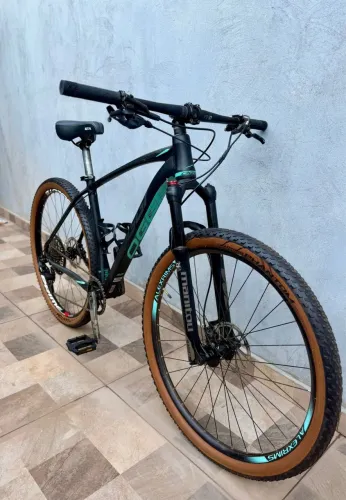 MTB Oggi aro 29 com componentes premium