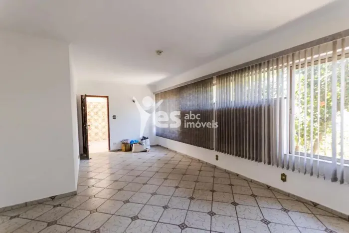 Sobrado a venda em Santa Terezinha, Santo André - 221m² - Jardim e Quintal espaçosos! REF: