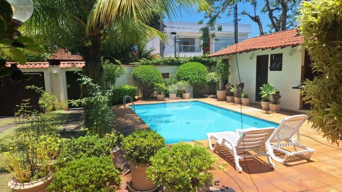 Casa Duplex em Camboinhas | 5 Suítes | Sol da Manhã | Área Gourmet | Piscina