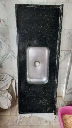 Pia de cozinha em granito preto