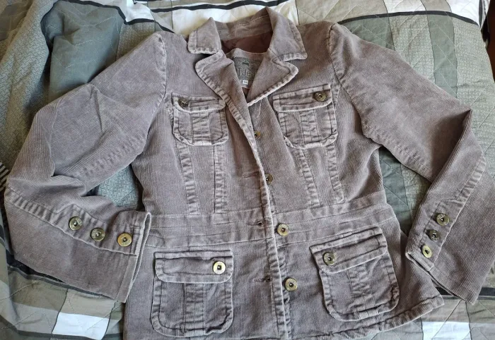 Vendo jaqueta veludo lilás com forro tam 44 