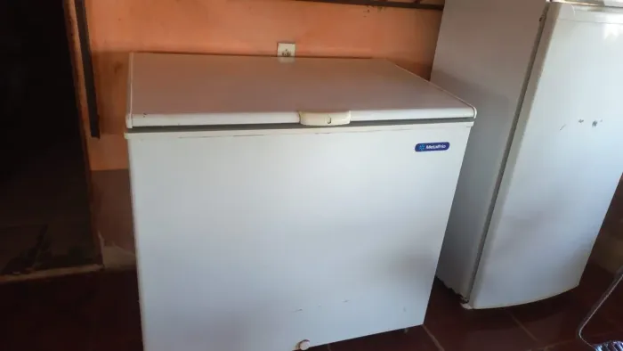 Vendo Freezer impecável bem conservado