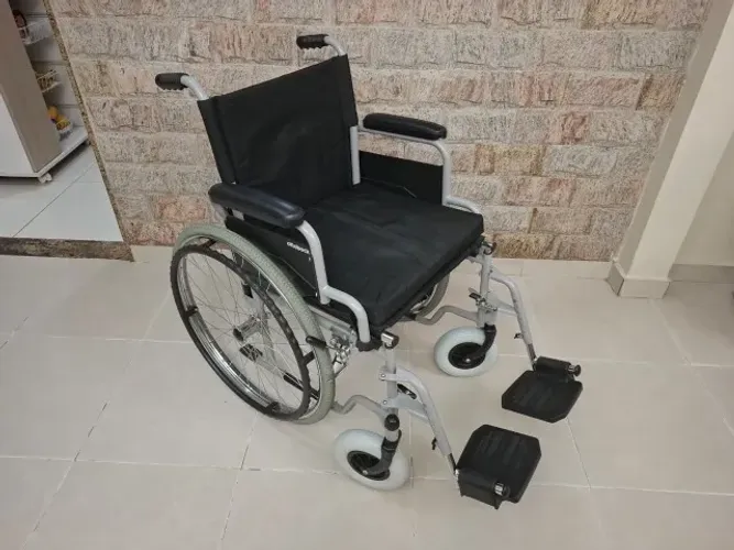 Cadeira de Rodas Manual Centro S1 dobrável em X Ottobock - EM BANGU, RJ