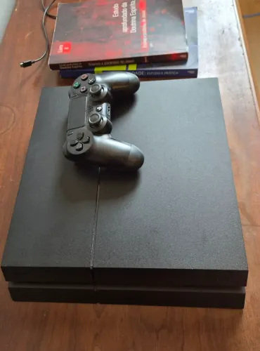 Ps4 com 01 controle e jogos