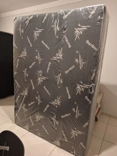 Cama de casal box conjugado com pés