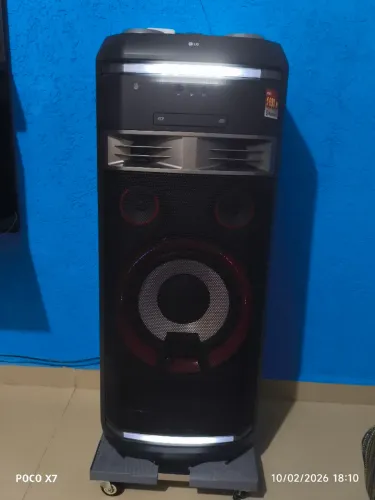 Vende se caixa de som LG semi nova, potência 1.650 RMS, bluetooth, CD, rádio.