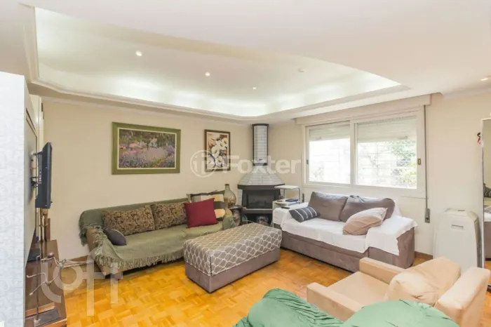Casa à venda em Vila Ipiranga com 236 m², 5 quartos, 2 suítes, 2 vagas