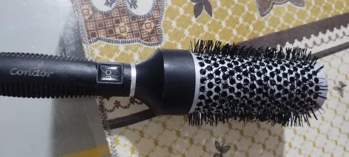 Vendo duas escovas profissional condor pouco usadas