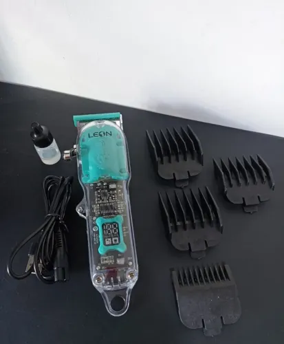 Máquina profissional recarregável Leon com pentes e regulador / PREÇO IMBATÍVEL