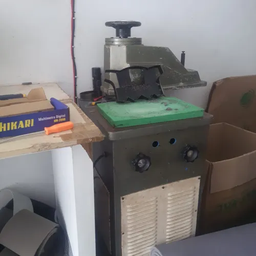 Balancim hidráulico 15T pra corte de materiais EVA espuma xinelo