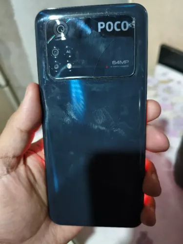 Celular Xiaomi Poco M4 Pro com detalhe