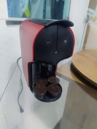Cafeteira Delta Q Quick + 4 cápsulas recarregáveis