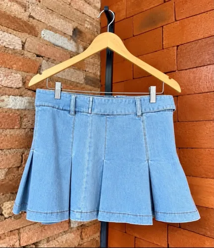 Saia tamanho M/G. R$ 50,00 nova. EUA