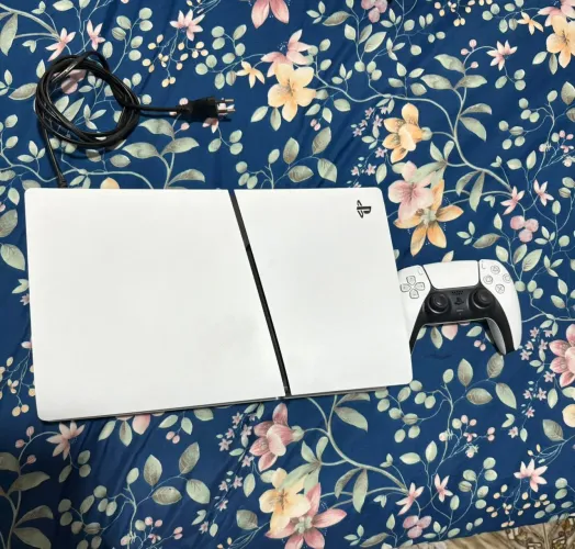 Ps5 ,novo ,com leitor de disco SSD 1TB ,com controle sem fio mais 2 jogos