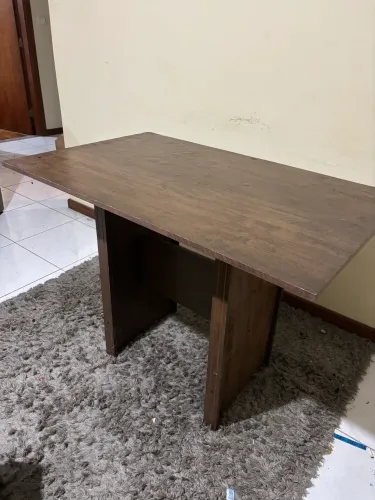Mesa usada em MDF/MDP, cor madeira