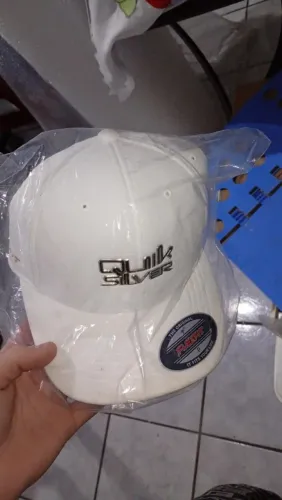 Boné quik silver tamanho P (Novo)