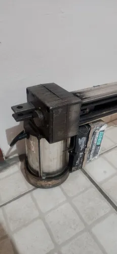 Motor com trilho para portão