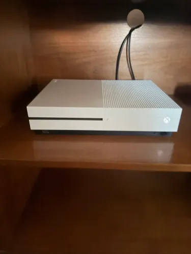Xbox one S 2024 1TB Sem controle