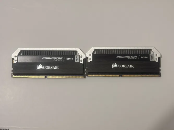 Memória ram ddr4 corsair dominator