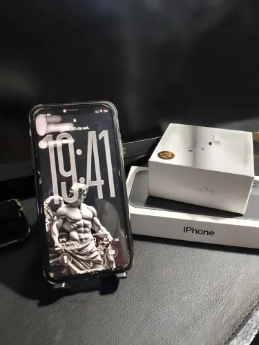 iPhone 11 + Airpods Pro + 3 Capinhas