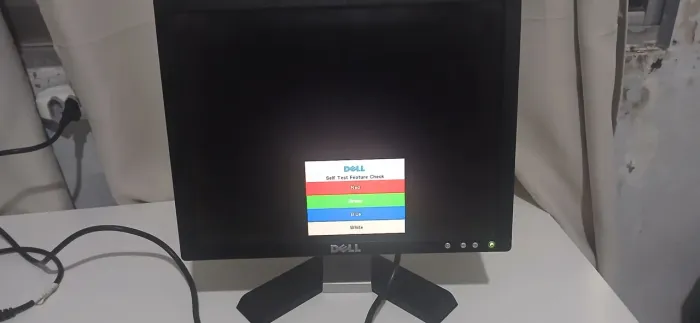MONITOR DEL 16 POLEGADAS