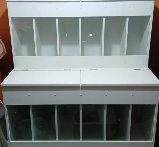Expositor em MDF em ótima qualidade com 12  dispenser 