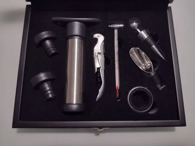 Conjunto de utensílios para vinho