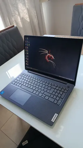 Notebook Lenovo v15