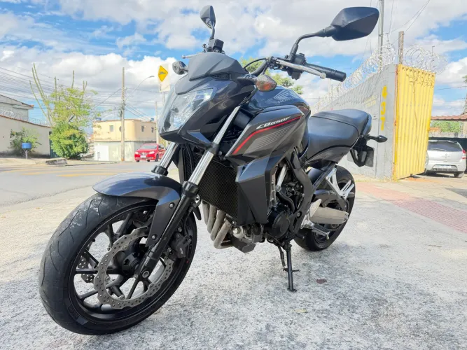 Honda CB650F - Excelente Estado 