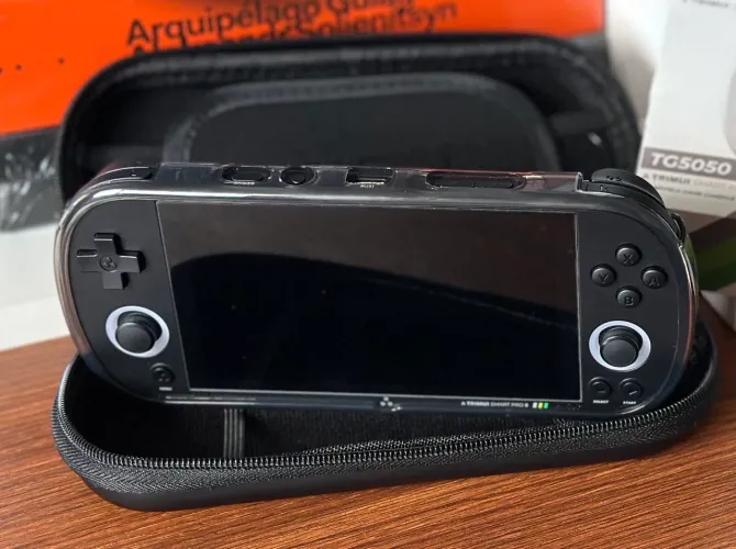 TRIMUI SMART PRO S (VERSÃO MAIS ATUAL) + CAPA + CASE + SD 128GB
