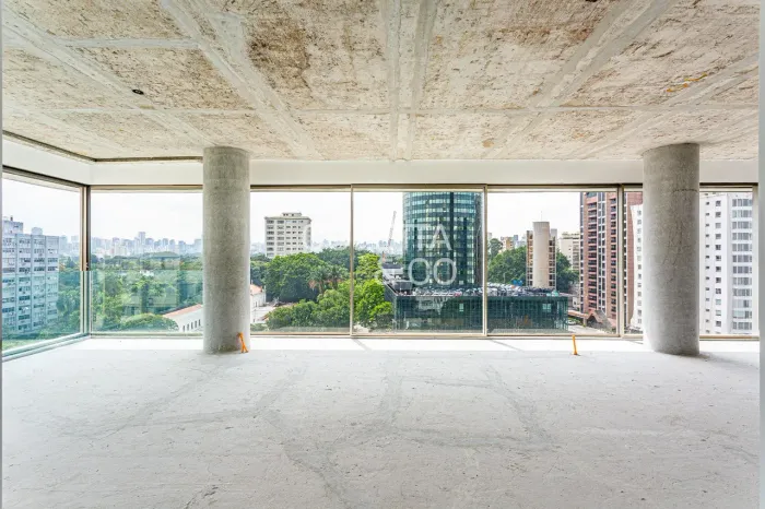 Arquitetura Autoral e Sofisticação em Endereço Raro do Jardim Europa